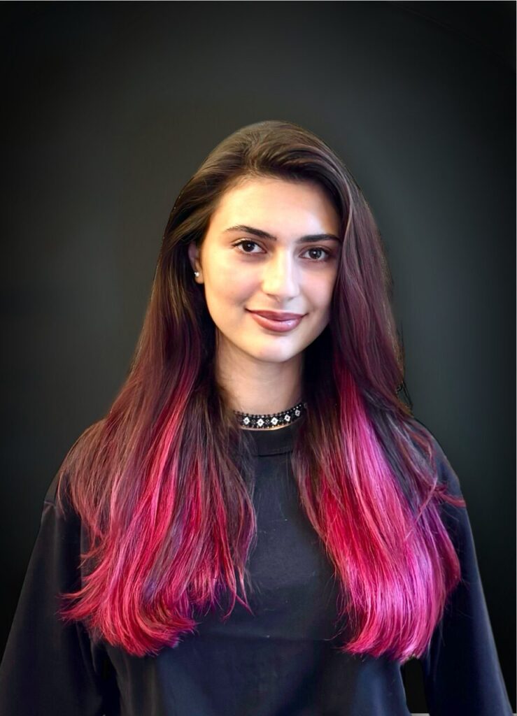 Friseurin Amira im Haareszeiten Friseursalon Berlin Prenzlauer Berg